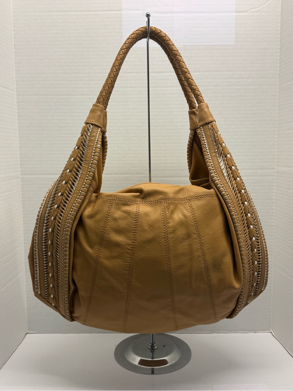 Women’s Tan Leather Hobo Bag - Stylish Everyday Shoulder Bag